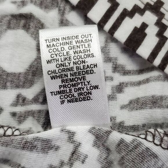 Cato Woman Brown & White Sleeveless Top Keyhole Back Geometric Print Size 26/28W - Picture 7 of 8